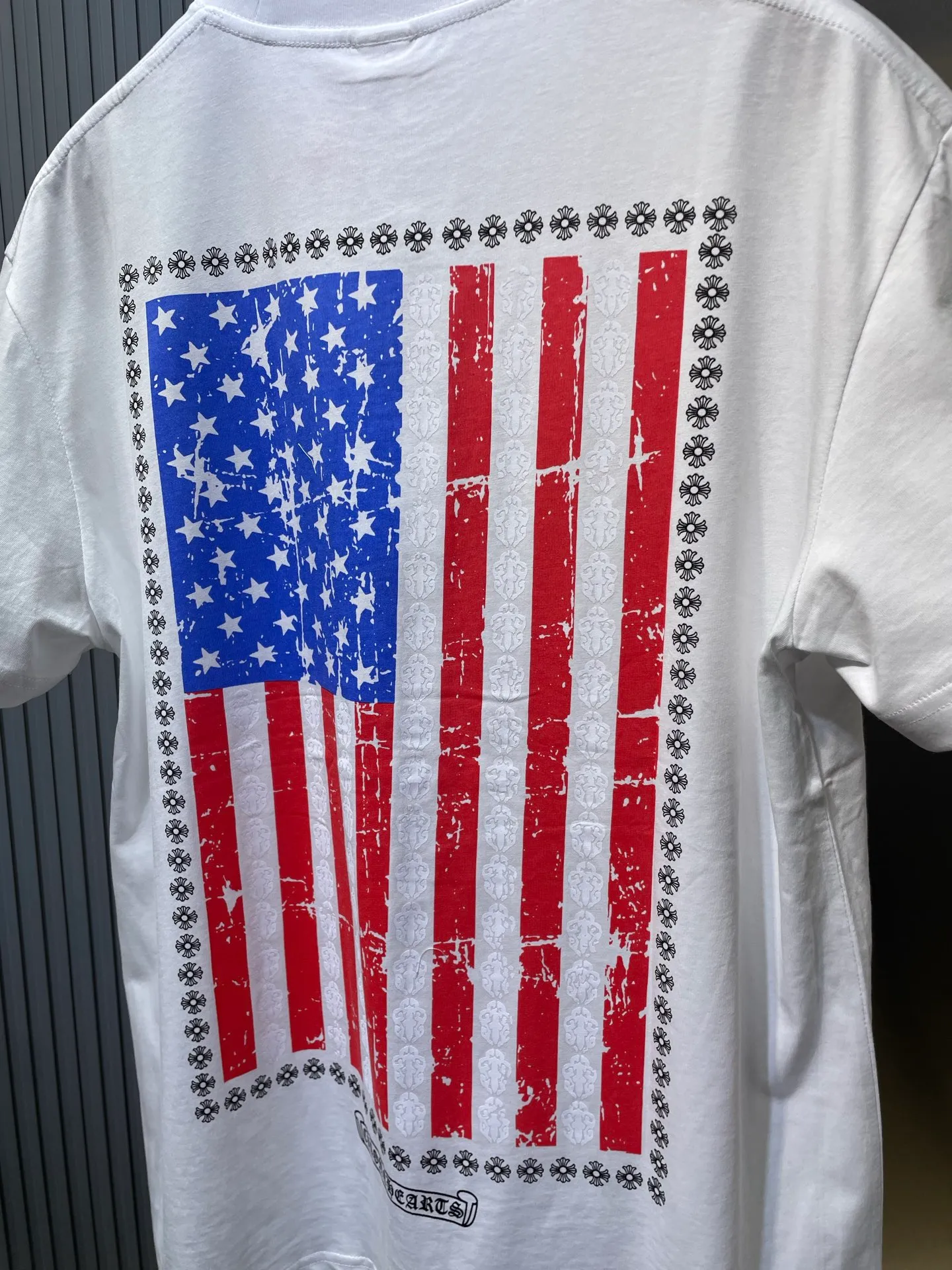 🅿️290 come hearts 🌟【Top replica】Flag scroll tee short sleeves (open version-physical counter-top luxury quality)🆚Second sale of all versions on the market. The fabric is made of 26 weave 200 grams of cotton. The printing uses a variety of printing techniques. Customized accessories. Size: s m l